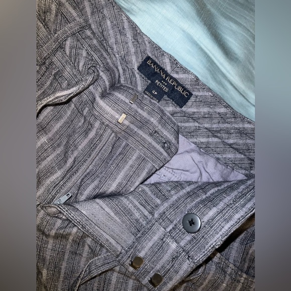 3. Banana Republic Low Rise Gray Striped Cuffed Shorts! Size 4P! - Picture 2 of 8
